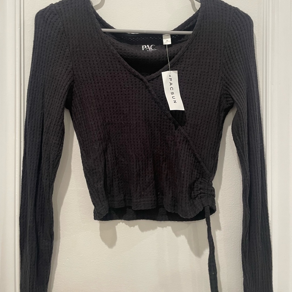Pacsun black long sleeve top. Adjustable length.